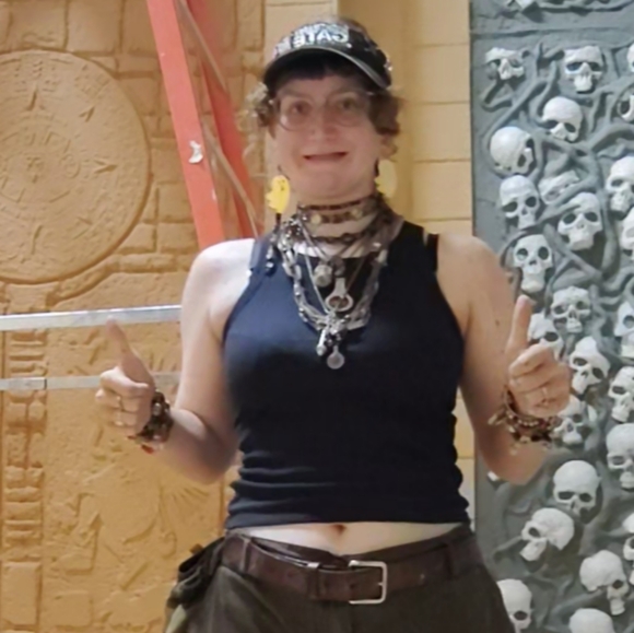 Meet your Posher, Aubrey - Picture 1 of 1